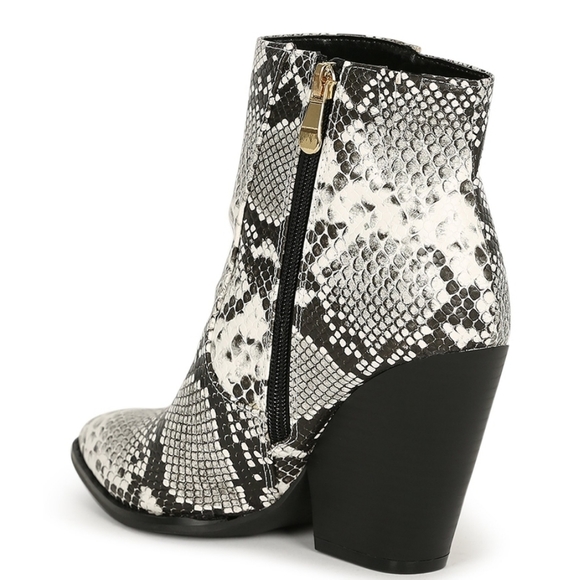 LAST CHANCE! Snakeskin Print Ankle Boots - Picture 3 of 14